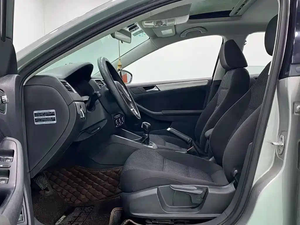 Volkswagen Sagitar 2015