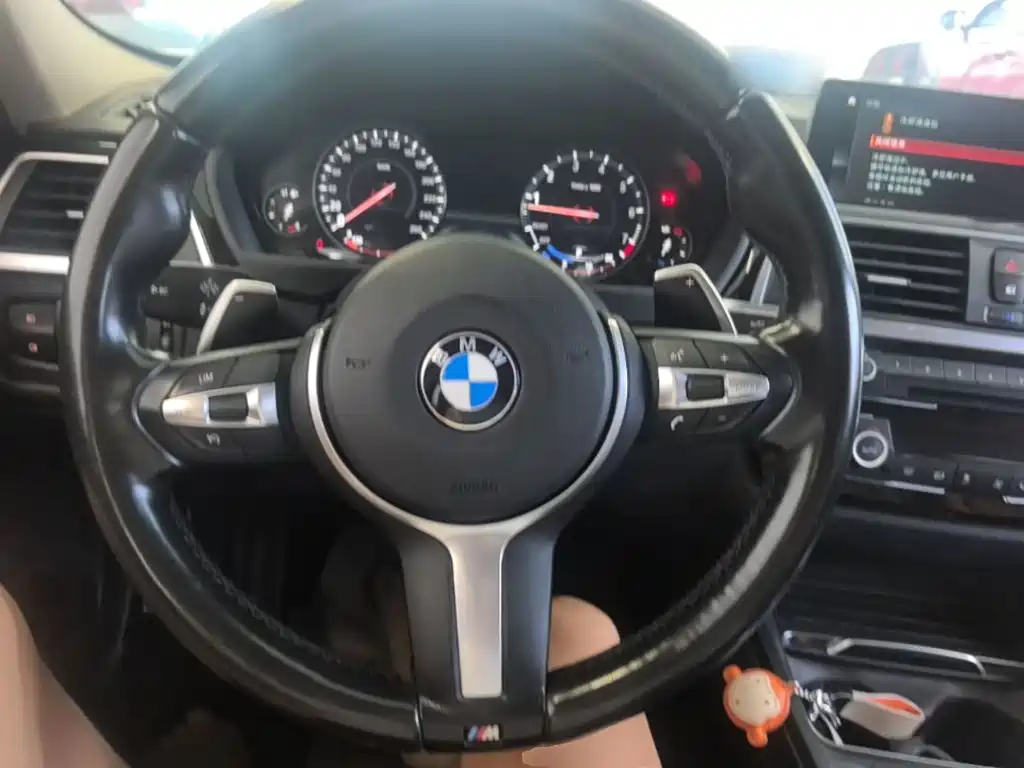 BMW 3 Series 2018 — фото 11