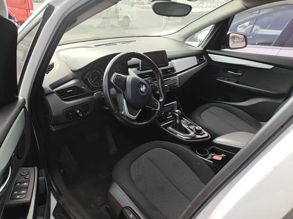 BMW 2 Series Station Wagon 2018 — фото 15