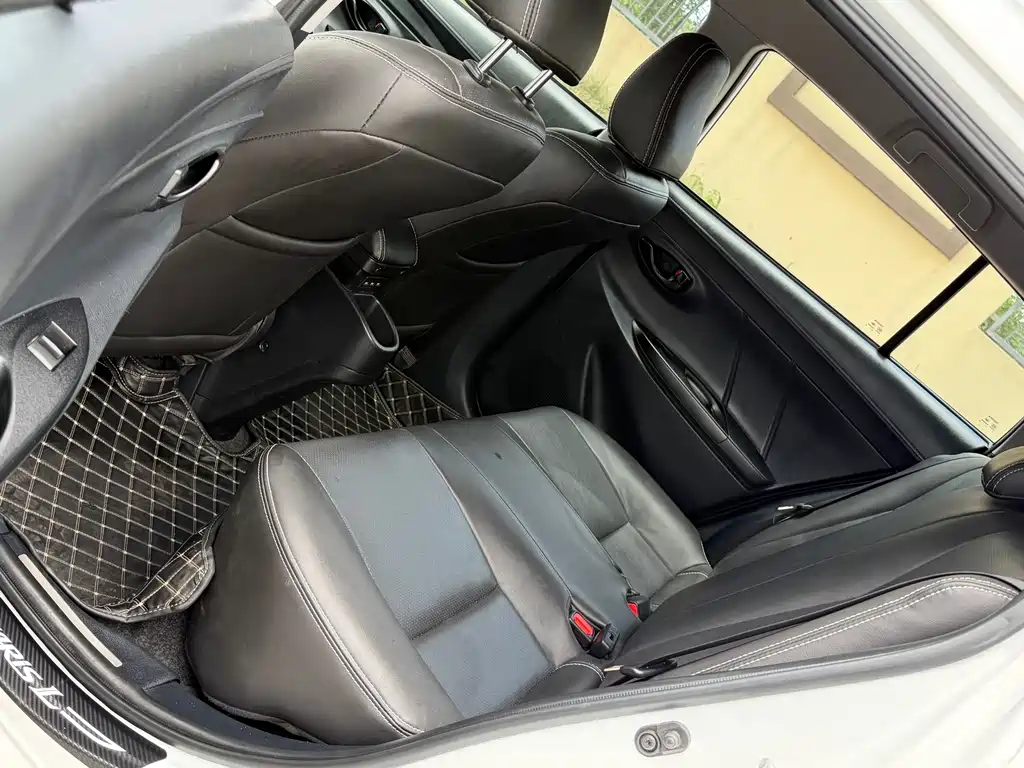 Toyota Yaris L 2022 — фото 11