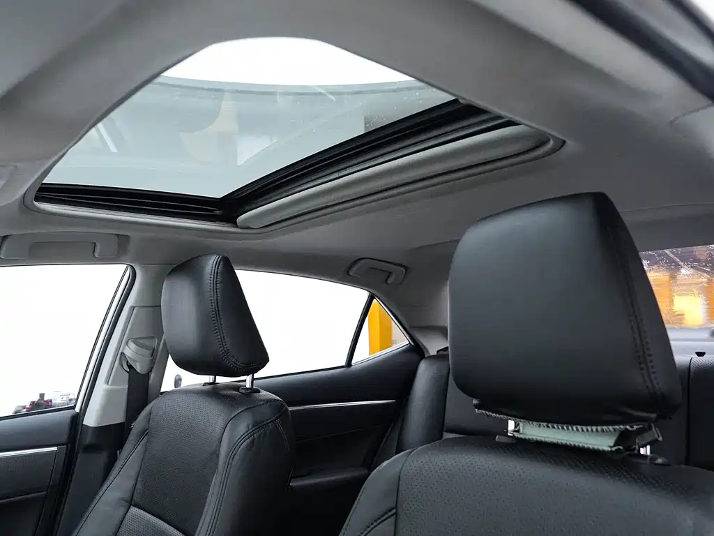 Toyota Corolla 2017 — фото 19
