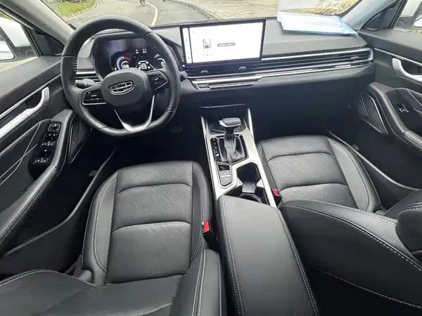 Geely Emgrand 2023