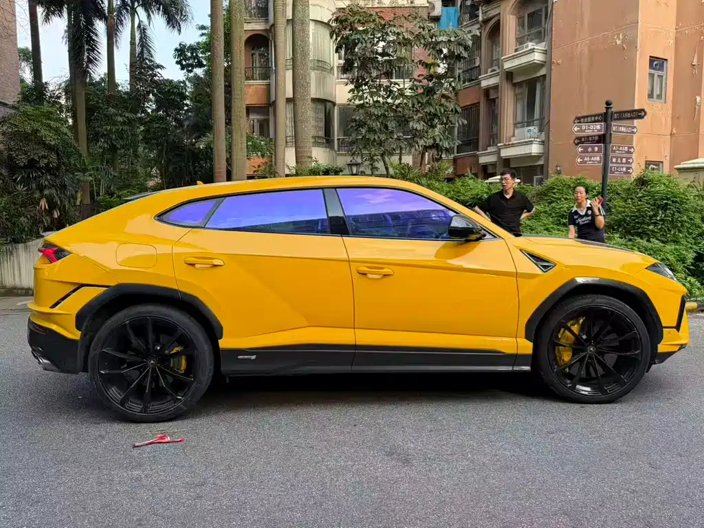 Lamborghini Urus 2024