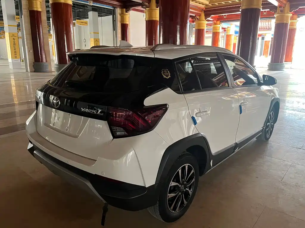Toyota Yaris L 2023 — фото 4