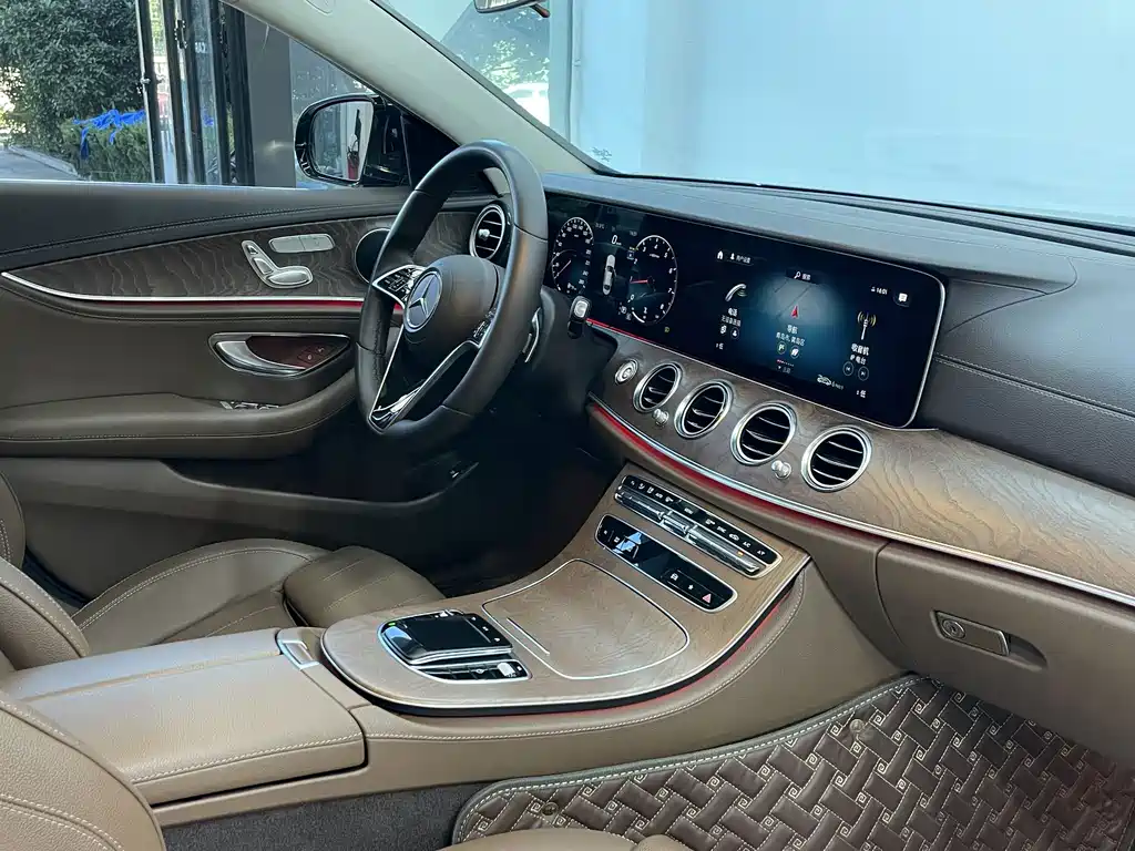 Mercedes-Benz E-Class 2023 — фото 12