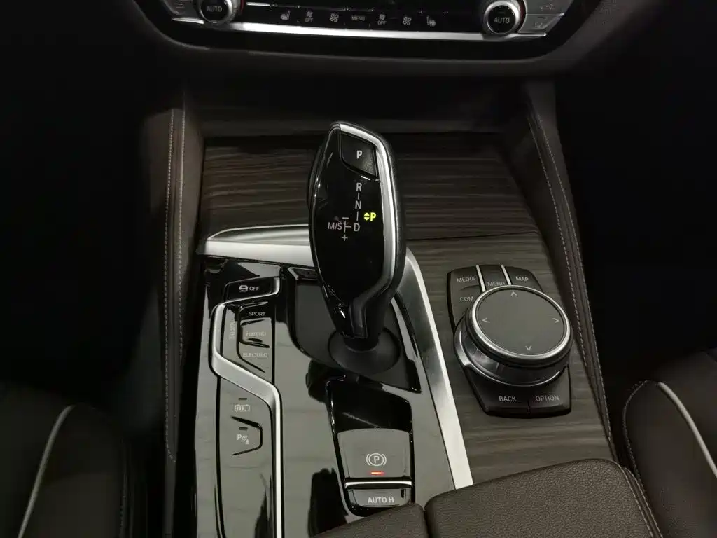 BMW 5 Series New Energy 2021 — фото 13