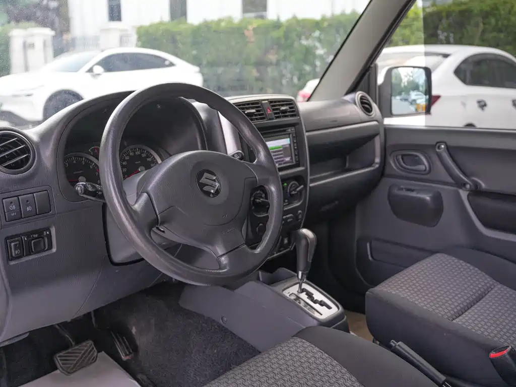 Suzuki Jimny 2012 — фото 12