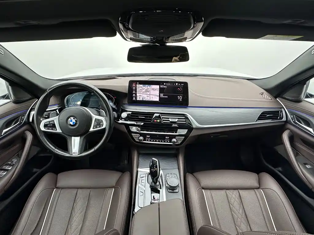 BMW 5 Series 2021 — фото 18