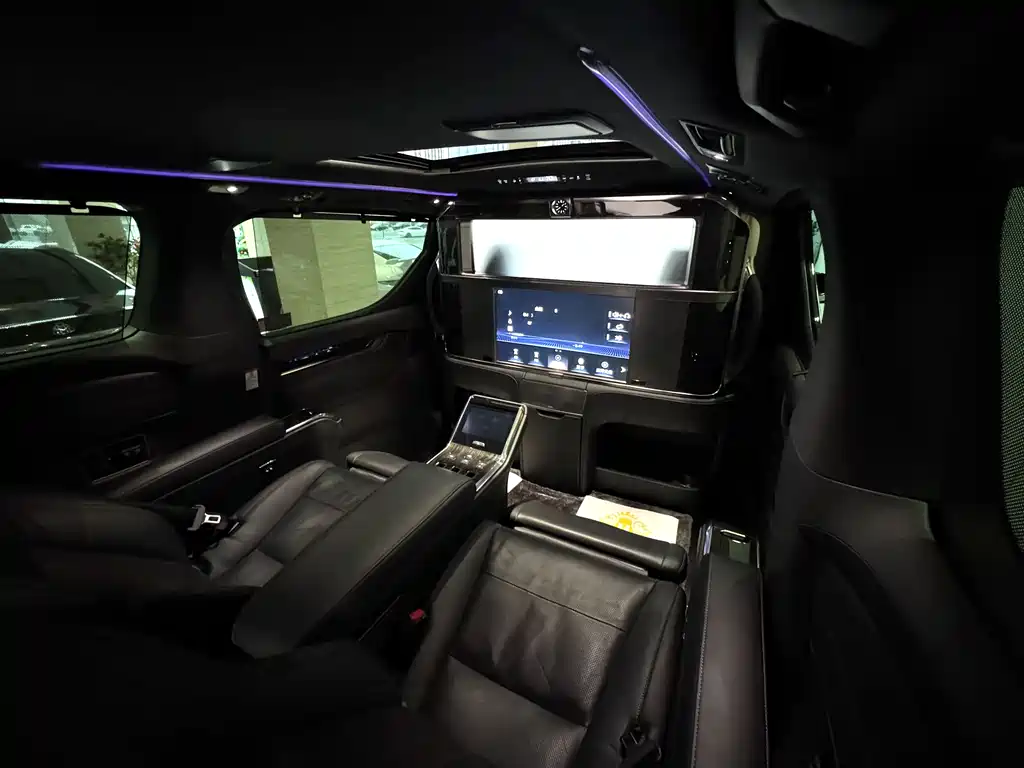 Lexus LM 2022 — фото 15