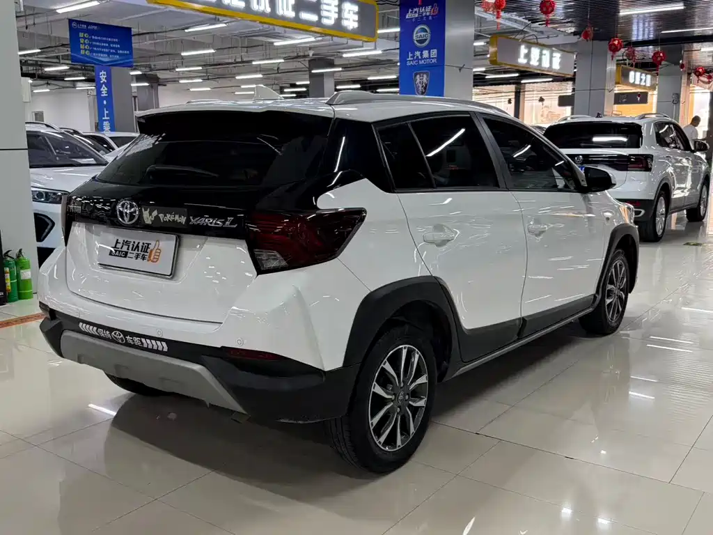 Toyota Yaris L 2023 — фото 6