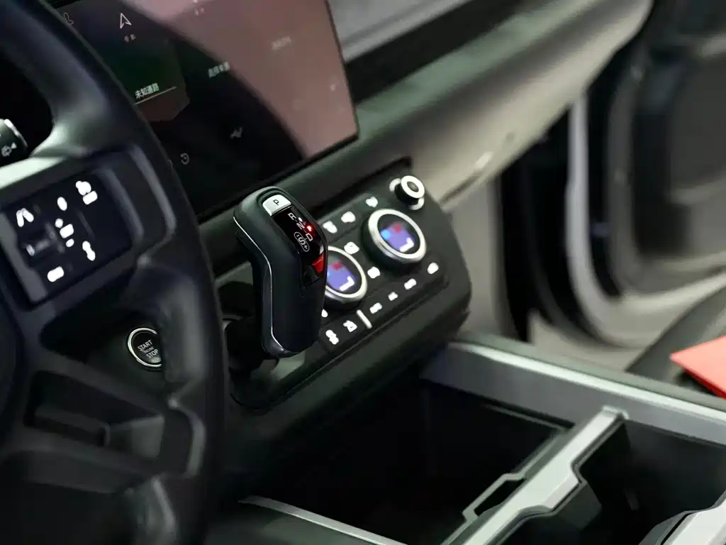 Land Rover Defender 2025 — фото 14