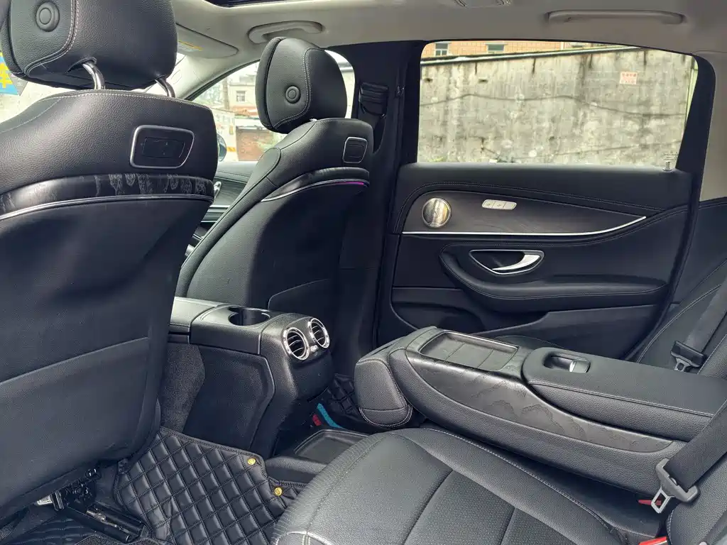 Mercedes-Benz E-Class 2019 — фото 12