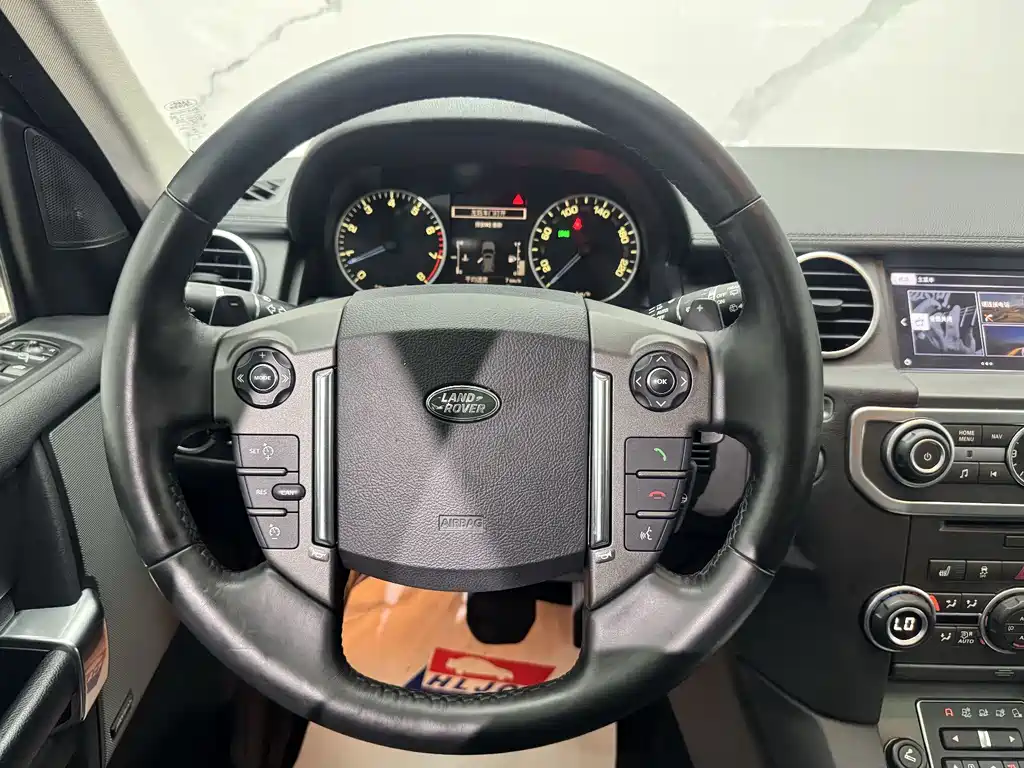 Land Rover Discovery 2016 — фото 13