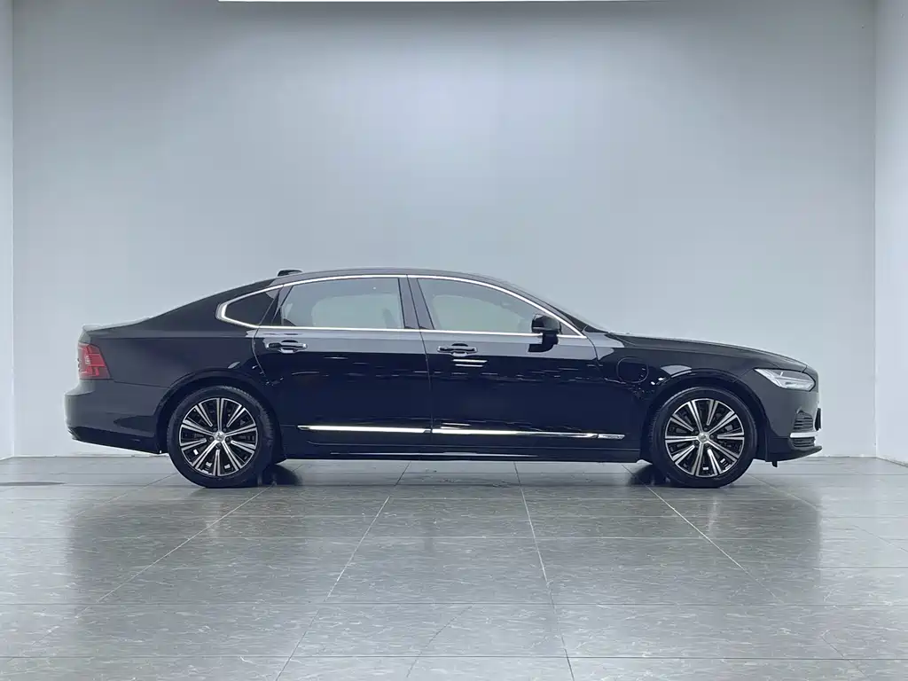 Volvo S90 Plug-In Hybrid 2022 — фото 8