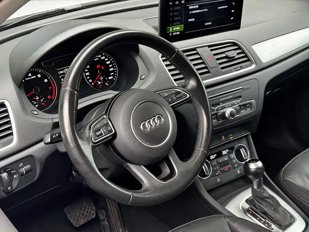Audi Q3 2017 — фото 15