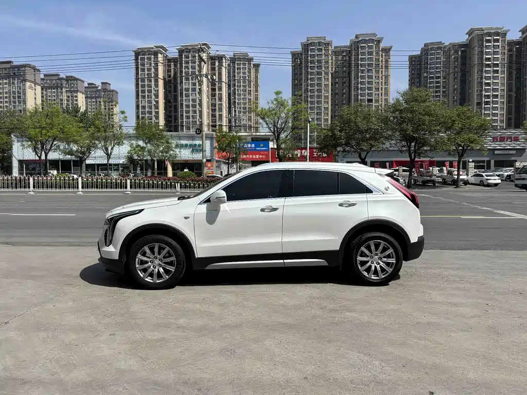Cadillac XT4 2021 — фото 5