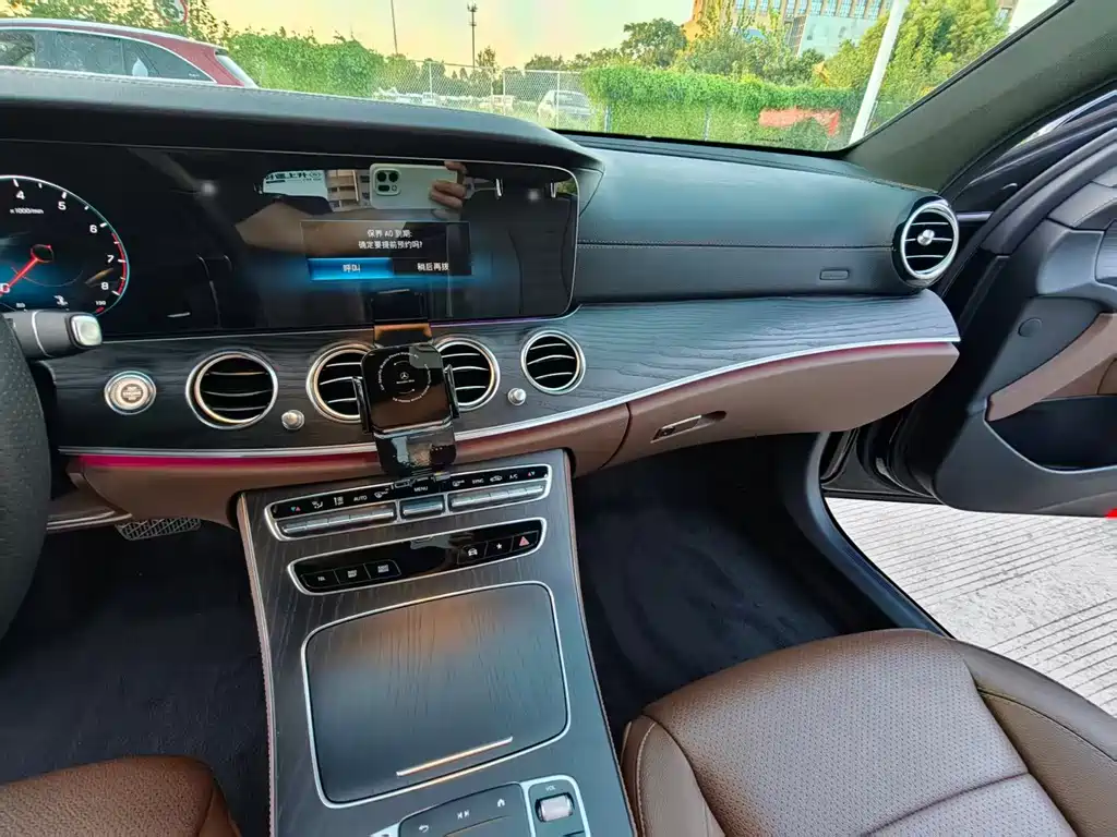 Mercedes-Benz E-Class 2021 — фото 15