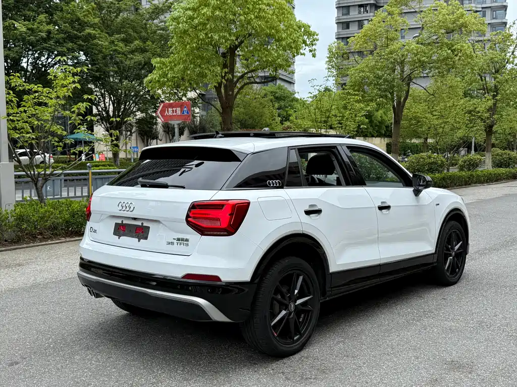 Audi Q2L 2021