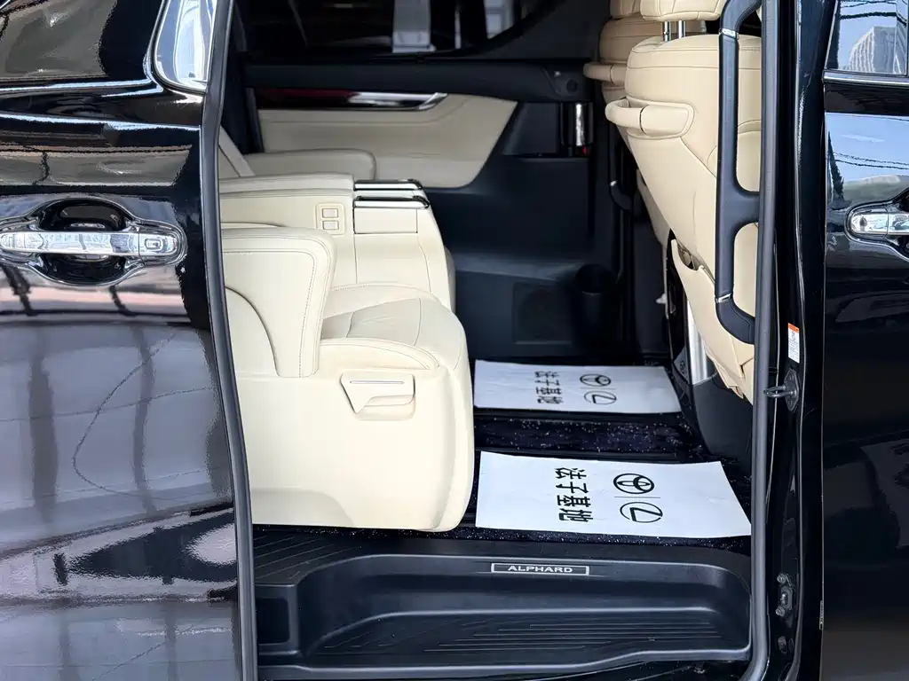 Toyota Alphard 2018 — фото 12