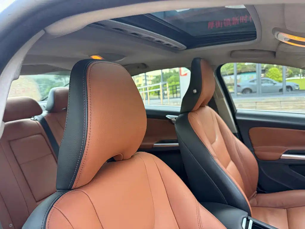 Volvo S60 2017 — фото 15