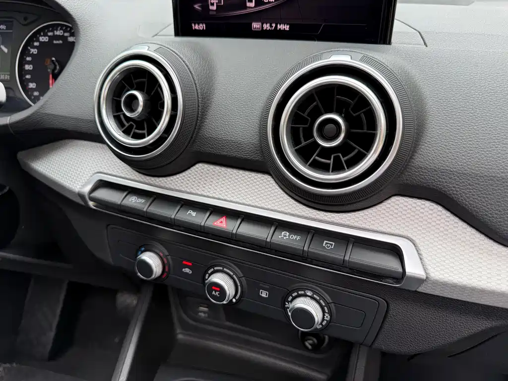 Audi Q2L 2021 — фото 16