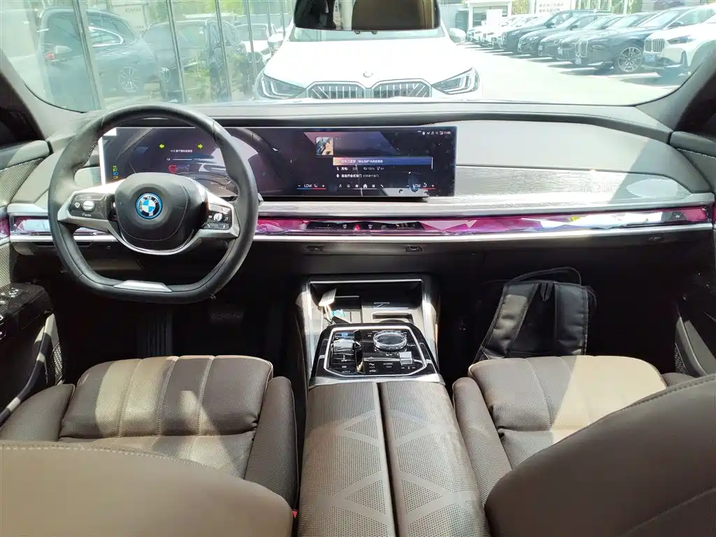 BMW i7 2024 — фото 6
