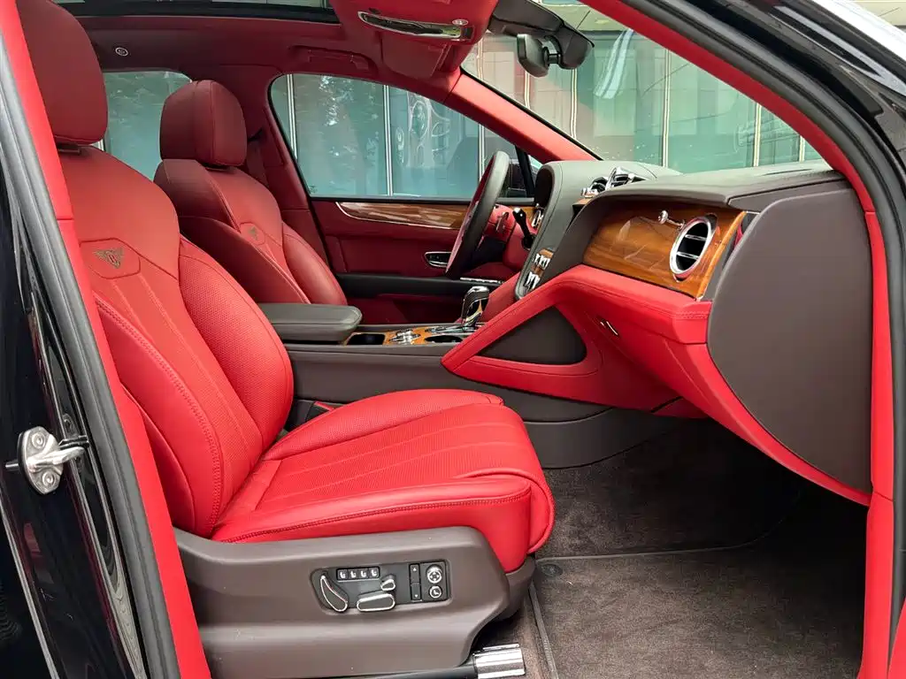 Bentley Bentayga 2020 — фото 20