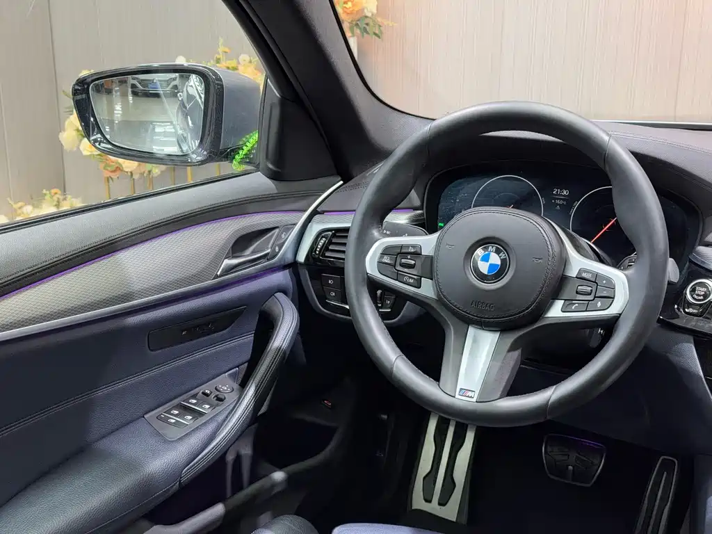 BMW 5 Series 2019 — фото 9