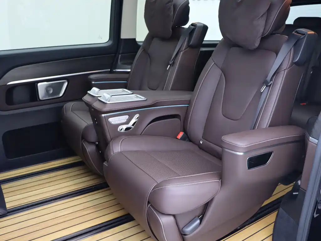 Mercedes-Benz V-Class 2025 — фото 16