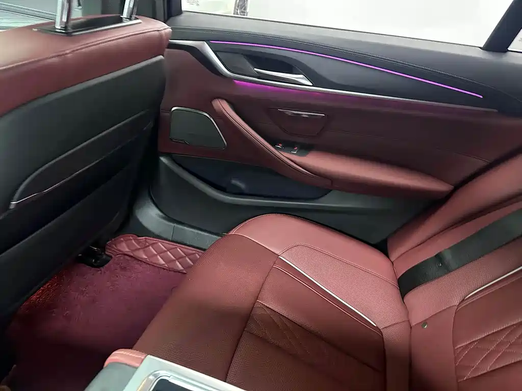 BMW 5 Series 2021 — фото 11