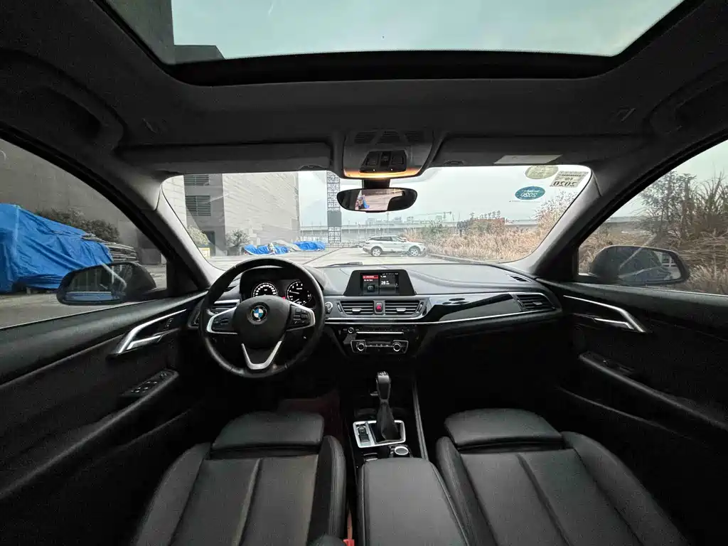 BMW 1 Series 2018 — фото 17