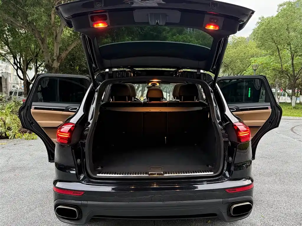 Porsche Cayenne 2016 — фото 25