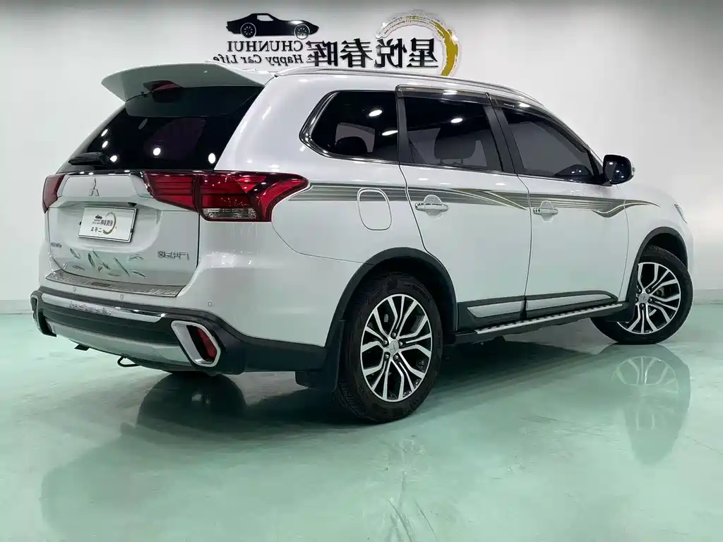 Mitsubishi Outlander 2017 — фото 9