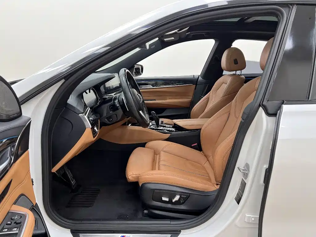 BMW 6 Series GT 2018 — фото 11