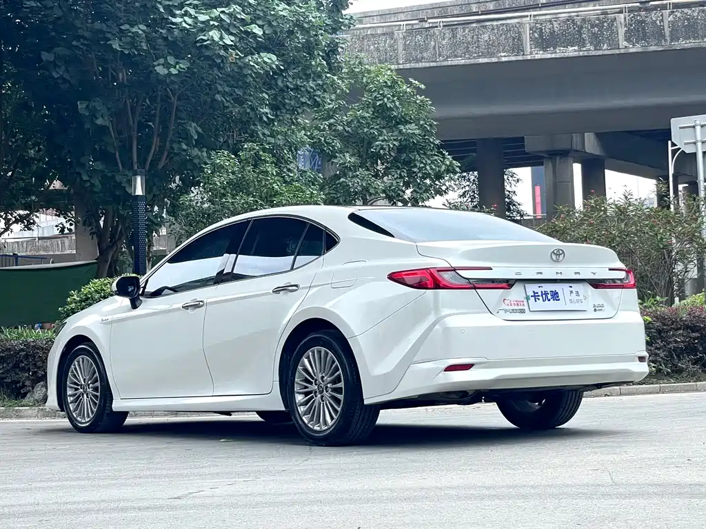 Toyota Camry 2024 — фото 7