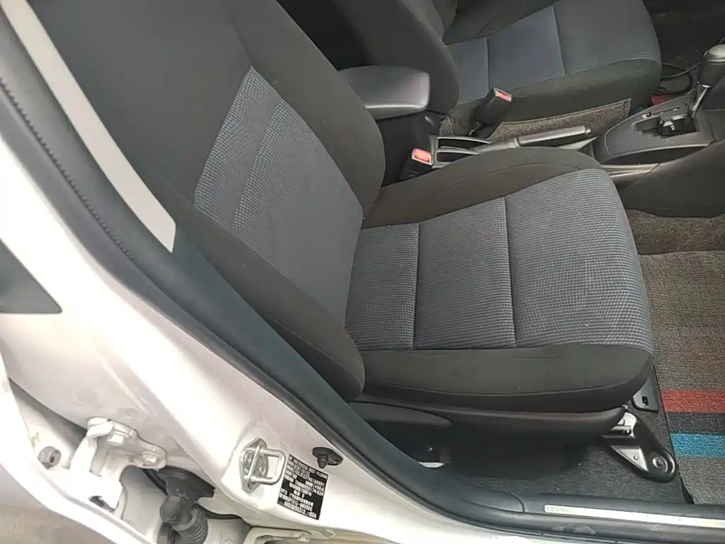 Toyota Yaris L 2017 — фото 25