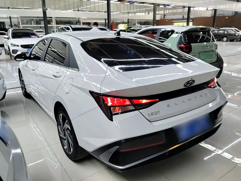 Hyundai Elantra 2024