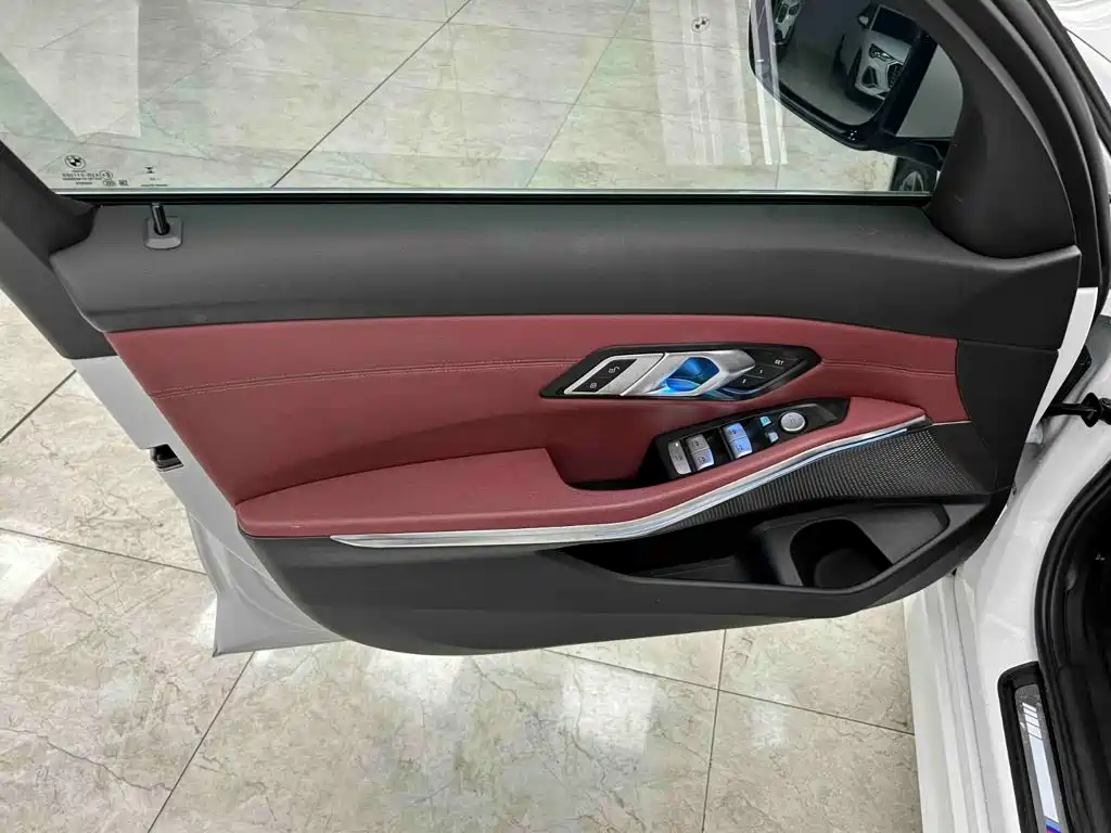 BMW 3 Series 2023 — фото 11