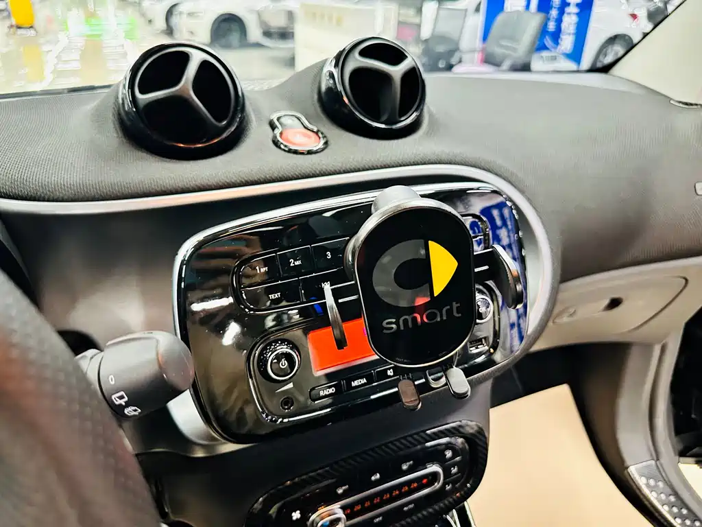 smart fortwo 2019 — фото 30