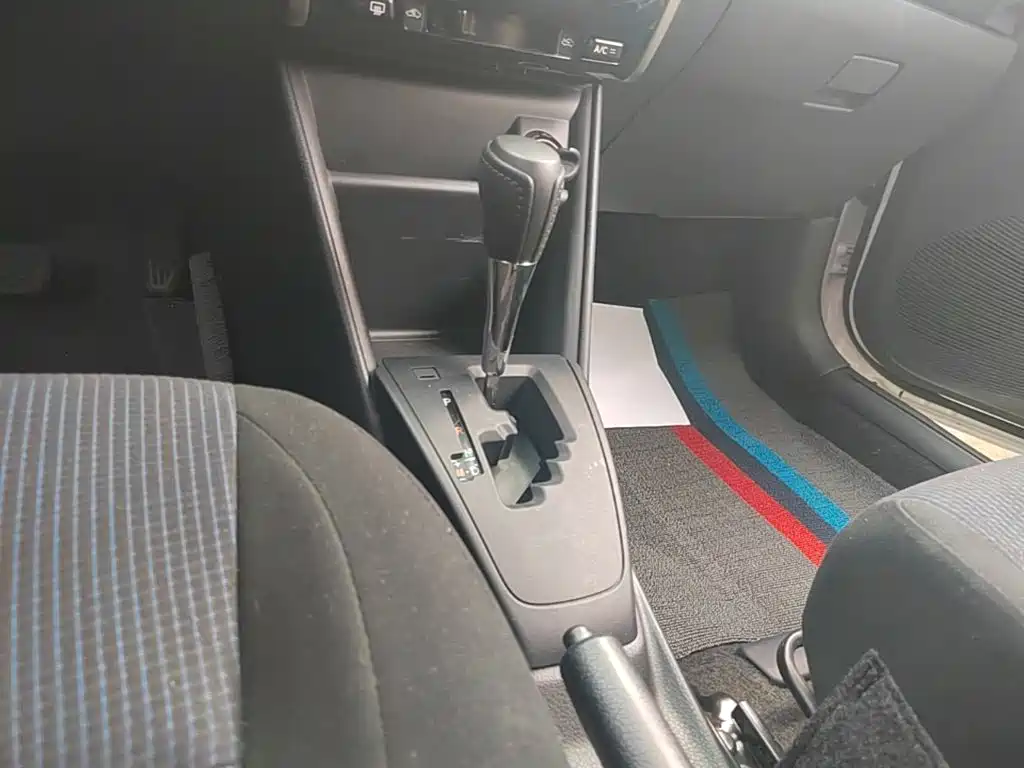 Toyota Yaris L 2017 — фото 14