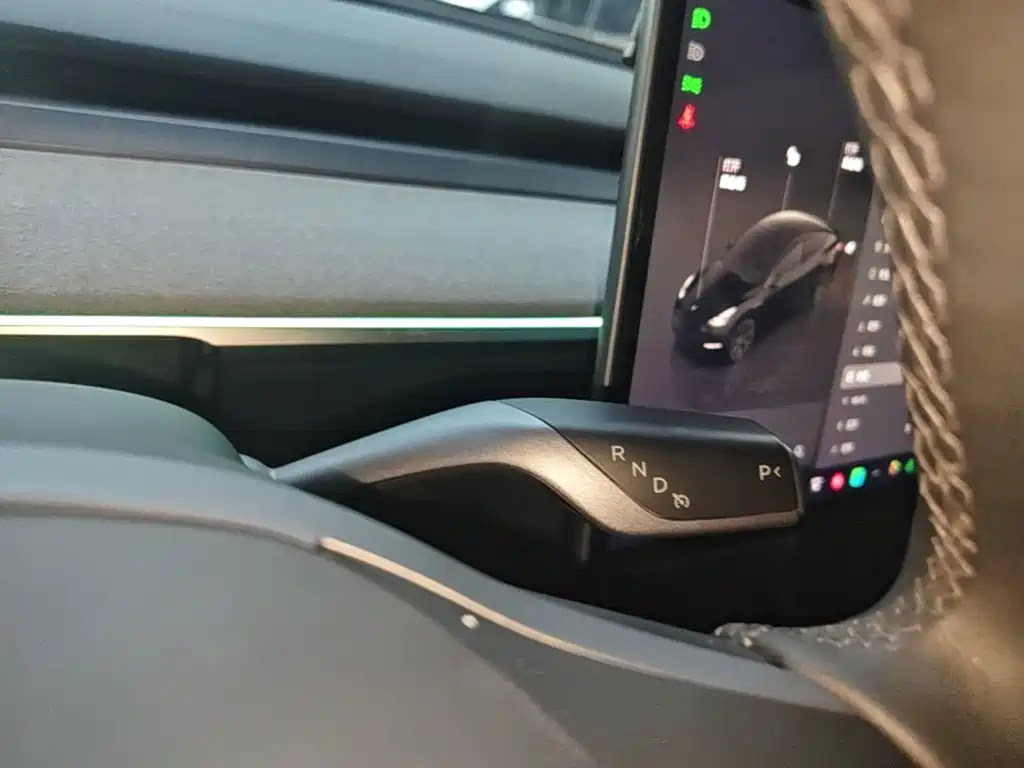 Tesla Model Y 2023 — фото 14
