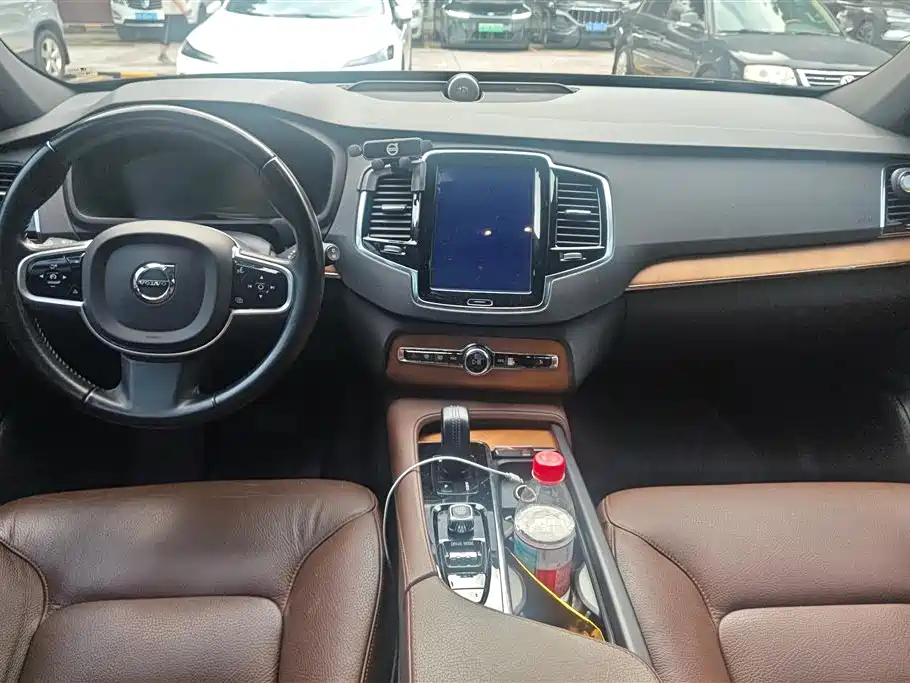 Volvo XC90 2020 — фото 12
