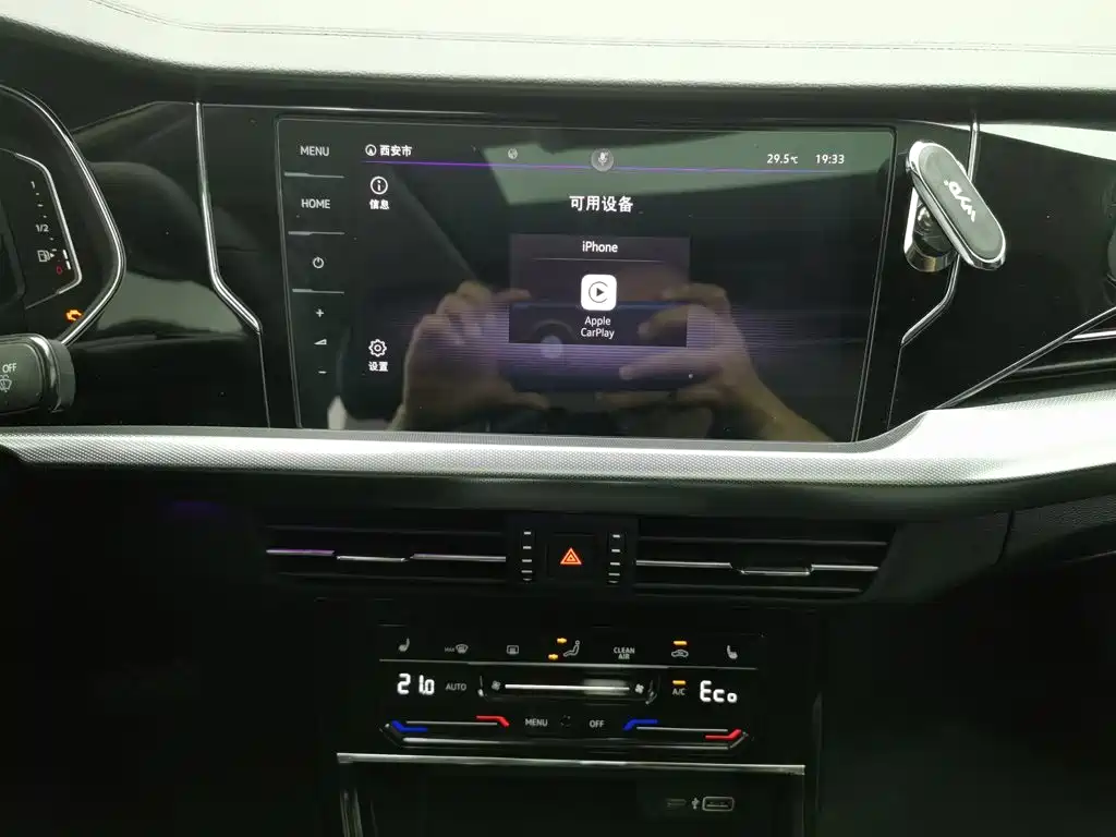Volkswagen Passat Plug-In Hybrid 2023 — фото 12