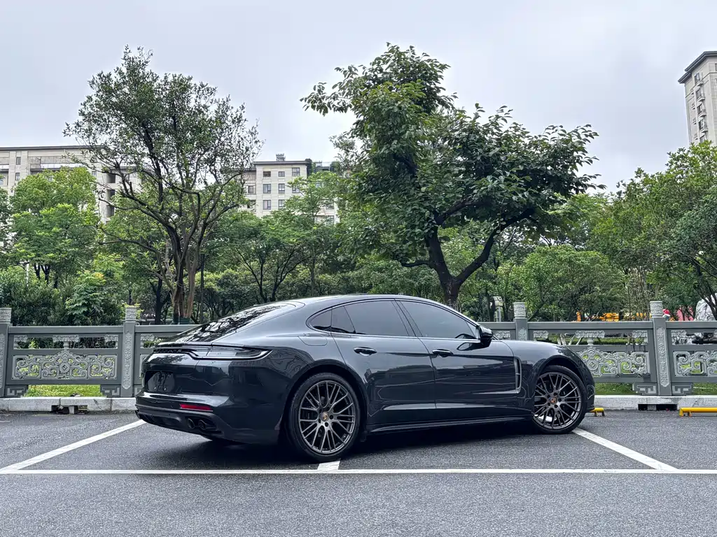 Porsche Panamera 2022
