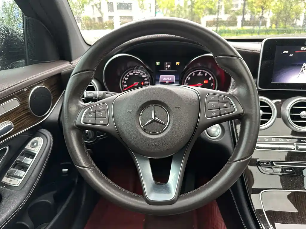 Mercedes-Benz GLC 2018 — фото 17