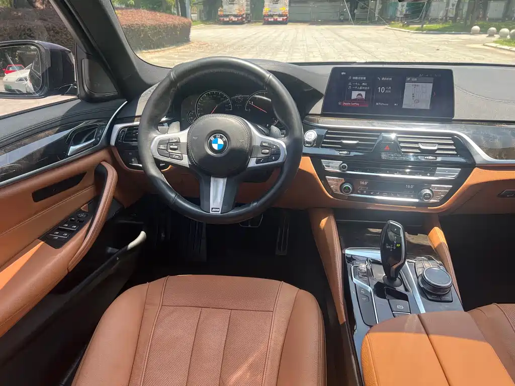 BMW 5 Series 2018 — фото 22