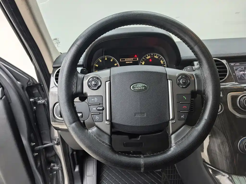 Land Rover Discovery 2017 — фото 10