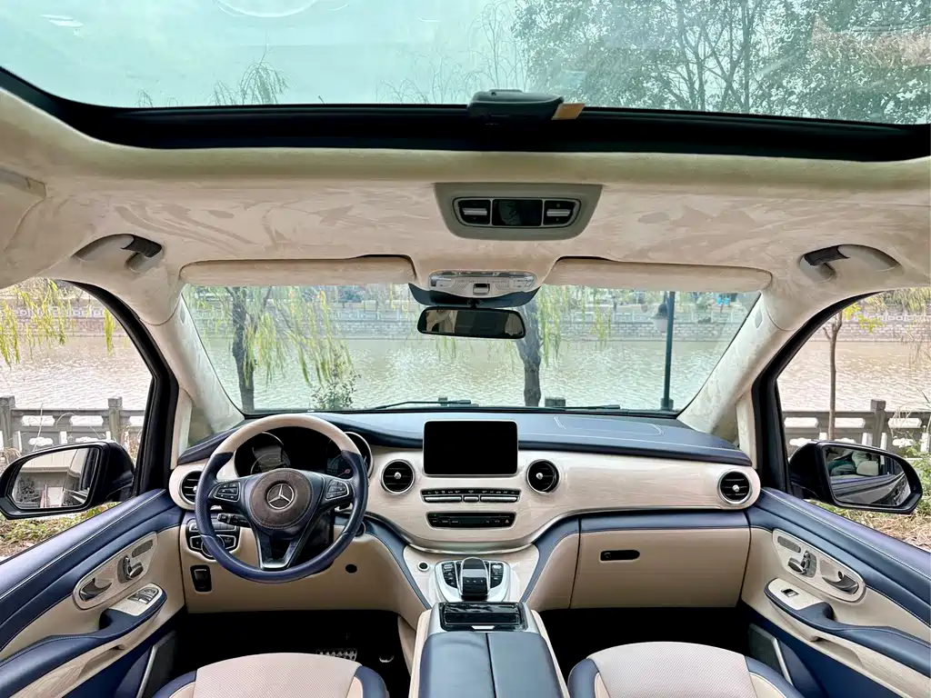 Mercedes-Benz V-Class 2018 — фото 17