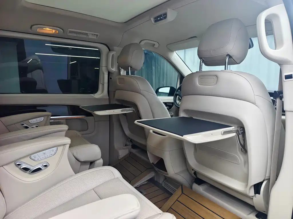 Mercedes-Benz V-Class 2020 — фото 16