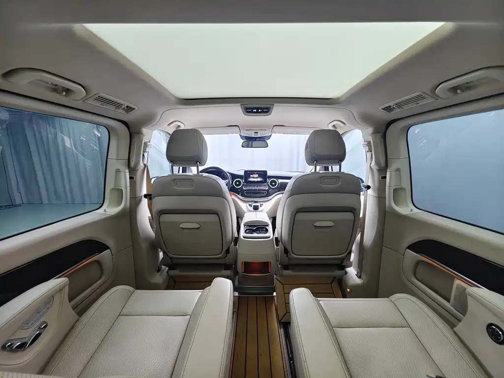 Mercedes-Benz V-Class 2020 — фото 21